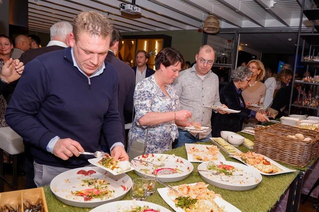 Gisteren ontvingen we de businessclub van <a href="/HeraclesAlmelo/">Heracles Almelo</a> op onze mooie locatie Buitengoed. De locatie in Weerselo was door <a href="/EventCreators/">Event Creators</a> omgetoverd tot Winter Wonderland.
In onze studio kon iedereen een speciale kerstboodschap voor de club opnemen.
#madtv #studio #buitengoed