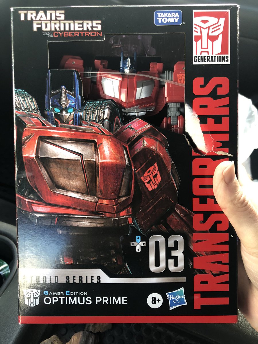 Ian_Fahringer's tweet photo. Went to Walmart for a couple groceries, got this with said groceries… I have no regrets
#Transformers #StudioSeries #StudioSeriesGamerEdition #TransformersWarforCybertron2010 #OptimusPrime https://t.co/258ixs8pvt