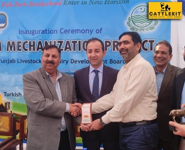 CattlekitP's tweet image. MOU Signing Ceremony - Our Silage Baler Booster Plus handing over between PLDDB &amp;amp; TIKA.
Our CEO Mr. Sajid Ahmad Bodla with his Team delivered Booster plus at PLDDB site.
Congratulations to the team for successful delivery.
@tika_english1  @PunjabLivestock @DCFAPakistan