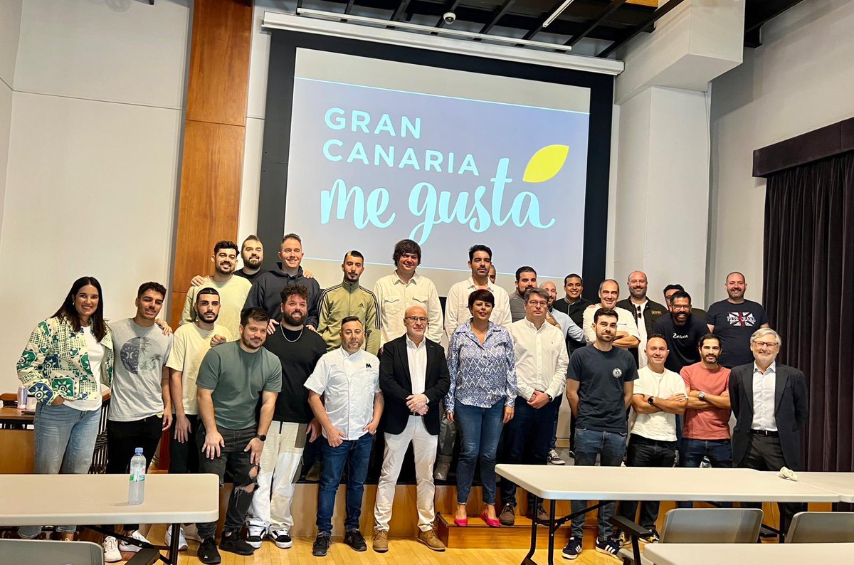 Una treintena de cocineros de algunos de los restaurantes más destacados de la isla participaron en una jornada sobre cocina creativa y de vanguardia en el Aula de Cocina del CICCA dentro del programa Gran Canaria Me Gusta e impartida por el chef David Chamorro de Food Idea Lab.