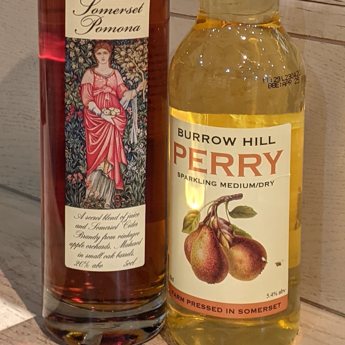NTDyrhamPark's tweet image. It's looking like a great day for a late autumn walk and we have some locally-produced perry and pomona tastings going on today (Sat 25 Nov) if you fancy sampling some wares. 🍁🌞🍐🥃
#WeekendWalks
#FreeSamples
#Tastings
#AutumnWalks