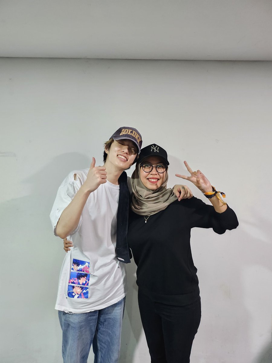 anotherkayla1's tweet photo. Im crying 😭🥹 I think today is the best day of my life. Thank u so much @eaJPark 
.
@joylandfest #JoylandFestJkt #JoylandFestival2023 #eaJPark #eaj https://t.co/ww3xS02dDg