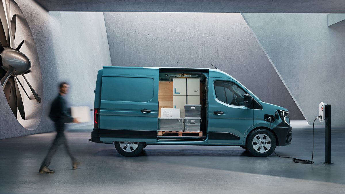 renault_uk's tweet photo. when engineering and design become one: new #Renault #MasterVan  #ETech 100% #electric adopts an aerodynamic shape. it’s an #aerovan with up to 255 mile range*.
*WLTP homologation pending. UK specification may vary https://t.co/0rRAYJB1K4
