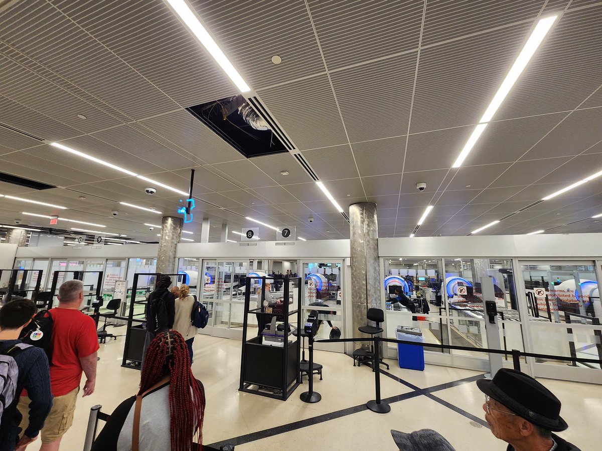 reidwolfeNA's tweet photo. @TSA @HartsfieldATL way to go TSA Atlanta. Most heavily trafficked airport in the world on the day after Thanksgiving and there's only one pine open. Complete Fail! https://t.co/AXD11hDVuI
