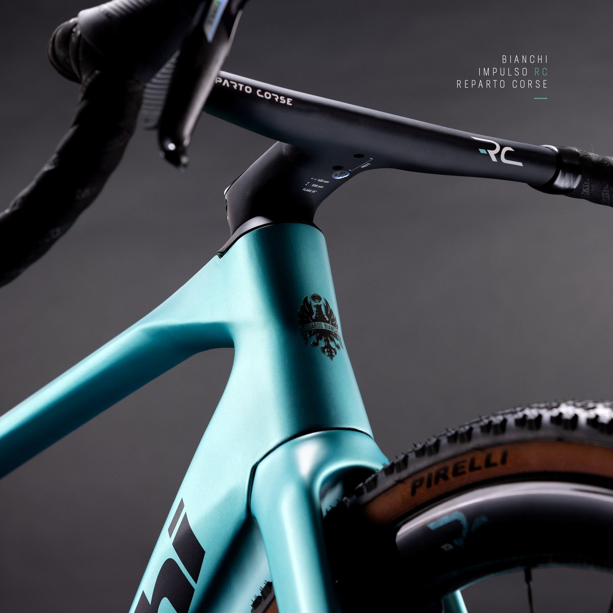 The Impulso RC is a love letter to off-road speed. Featuring a dedicated cockpit and RC43 Wheels, with a minimum 30mm tyre width. 

The frame has been aerodynamically optimised for gravel racing, taking inspiration from our road racers. 

👉 bit.ly/47Hk6Fu 

#Bianchi