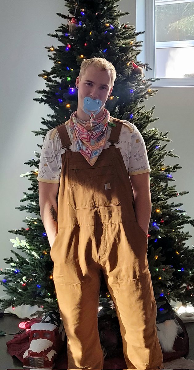 SeaBeeBaby's tweet photo. Was feelin really cute in my new overalls on turkey day. I absolutely love my new bandanna from @ashenwhiskers https://t.co/fh48qIqwdD
