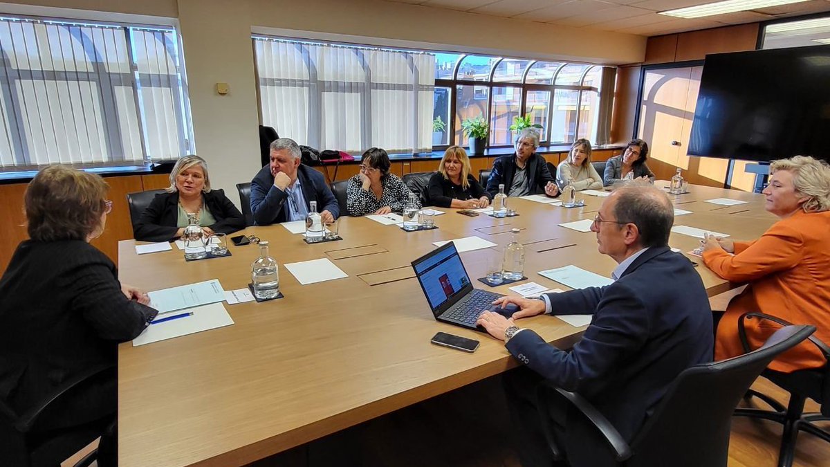 EscolesCoop's tweet image. Reunió del Consell Rector d'EscolesCoop amb la consellera d'Educació, Anna Simó i el director general, Ramon Montes. 
Moltes gràcies per atendre i per implicar-vos en les nostres propostes.