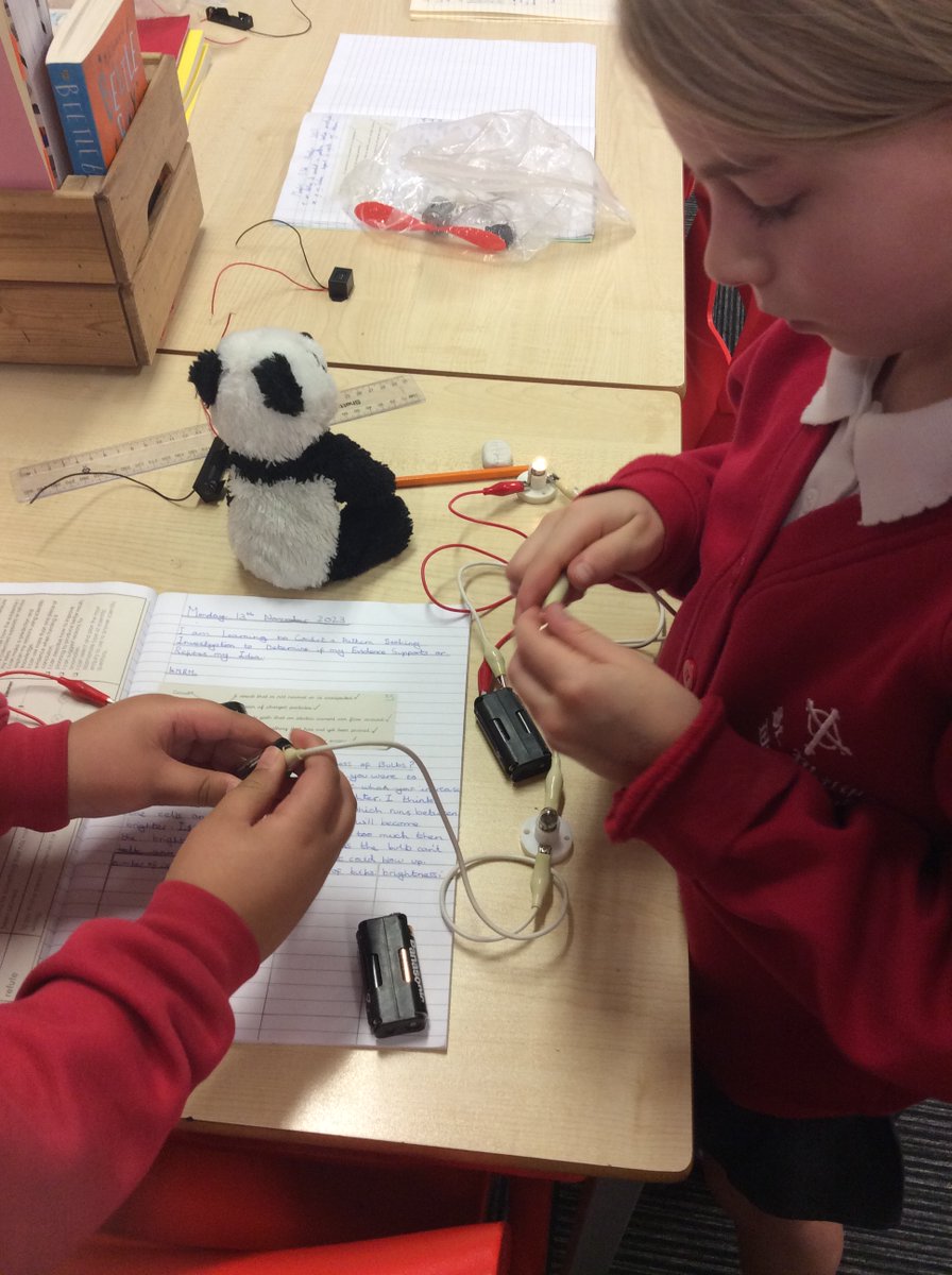 StPhilipsY6C's tweet photo. In science, we are experimenting with series circuits composed of different electrical components. We use our knowledge organiser to support our long-term retention of the key information. #teamstphilips @StPhilipCEAP #Science https://t.co/HD3N4unxQj