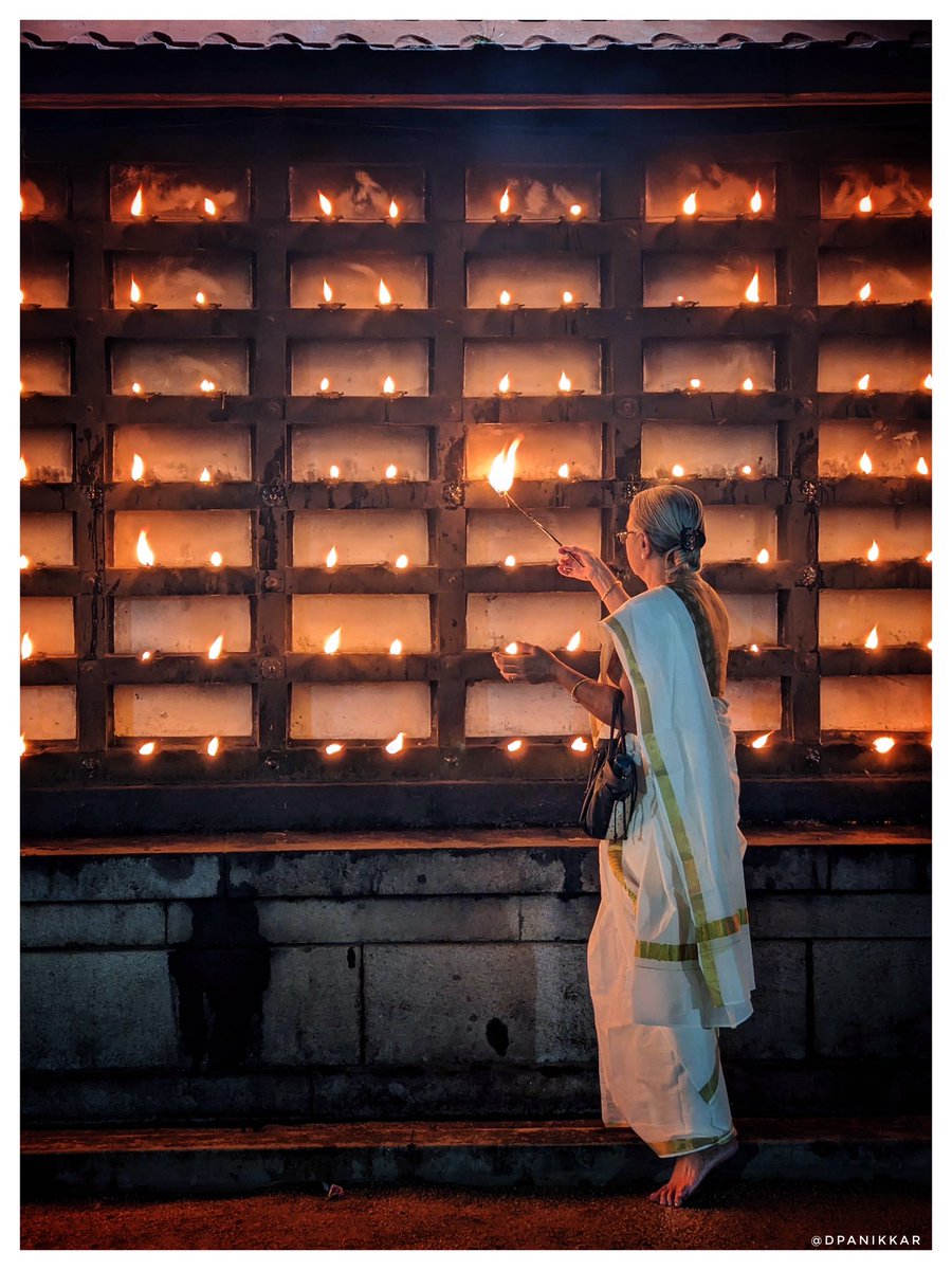 Nash_Siddiqui's tweet photo. Pic1 : Ekadasi @Kerala
Pic2 : Eiknam Dash or 11, Indus Script.
Pic3 : The Lunar Calendar
#Indus #Valley #Civilization #Script #Decipherment #IVC #Harappa #Mohenjodaro
Ekadashi (Sanskrit: एकादशी, romanized: Ēkādaśī, lit. 'The eleventh day') is the eleventh lunar day (tithi) of the waxing (Shukla Pakṣa) and waning (Kṛṣṇa Pakṣa) lunar cycles in a Vedic calendar month. Ekadashi is popularly observed within Vaishnavism and Shaivism, two major paths within Sanatan Dharma. Followers offer their worship to the god Vishnu, Shiva by fasting or just as symbol, the idea was always to receive self discipline and benefits of fasting and it was connected to the way if life via Sanatam Dharma practices.
Now, it has an Indus connection, and the rituals were continued. 7000 years of unbroken tradition. Usually, all Indus traditions are more celebrated in the South of Narmada.