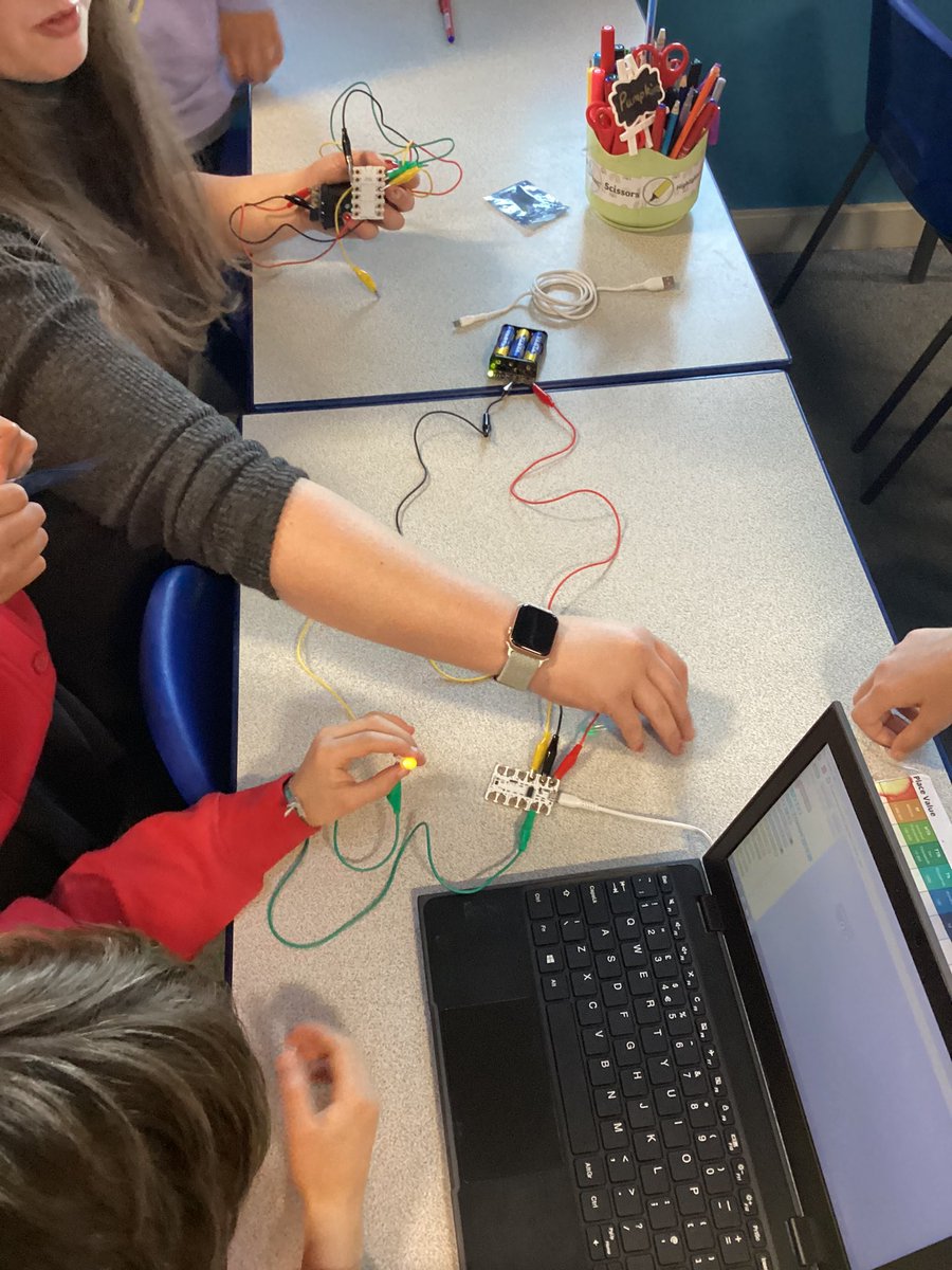 MoorlandsHudds's tweet image. Year 5 have been busy using their programming knowledge to code microcontroller changing the flashing on LEDs #MPScomputing #MPSYear5