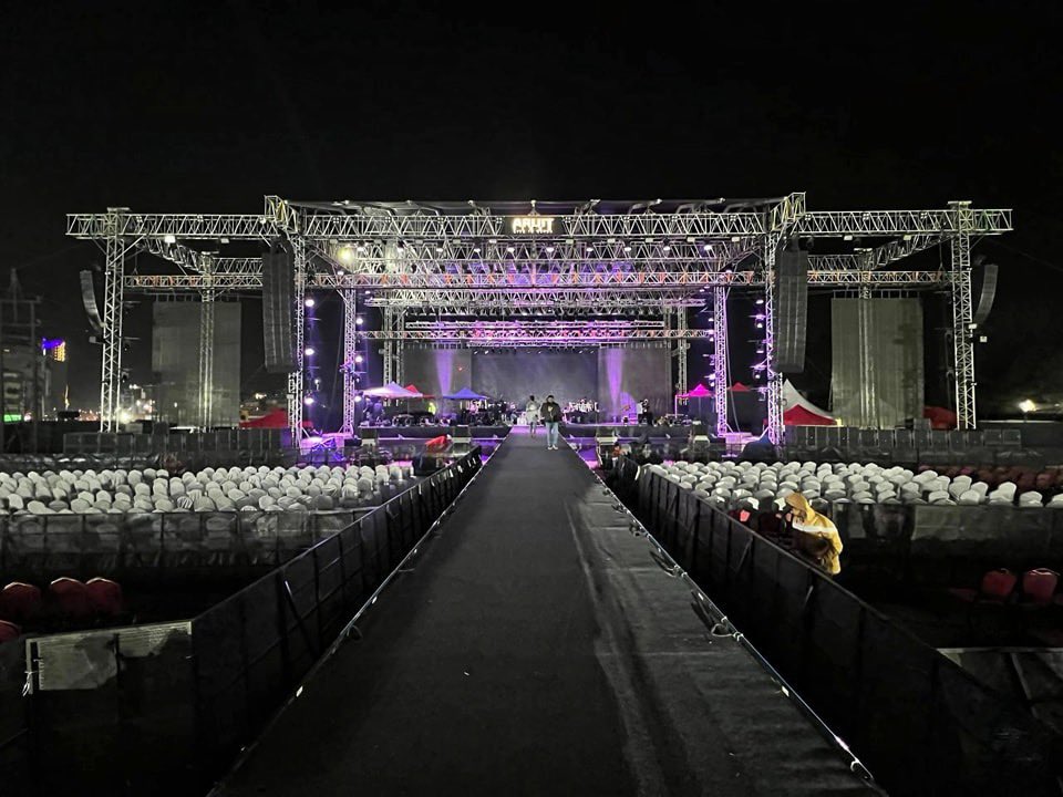 RONBupdates's tweet photo. Final Look of Arijit Singh's concert venue at Hyatt Regency ground which is happening tomorrow. How many of you are excited for tomorrow? https://t.co/BGpqSWlUfI