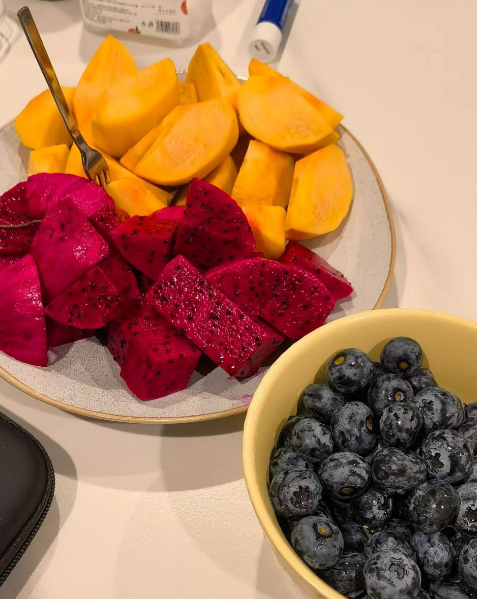 asadd64's tweet photo. Friends, please remember to eat more fruits to replenish your energy. https://t.co/CqpCifbwmK