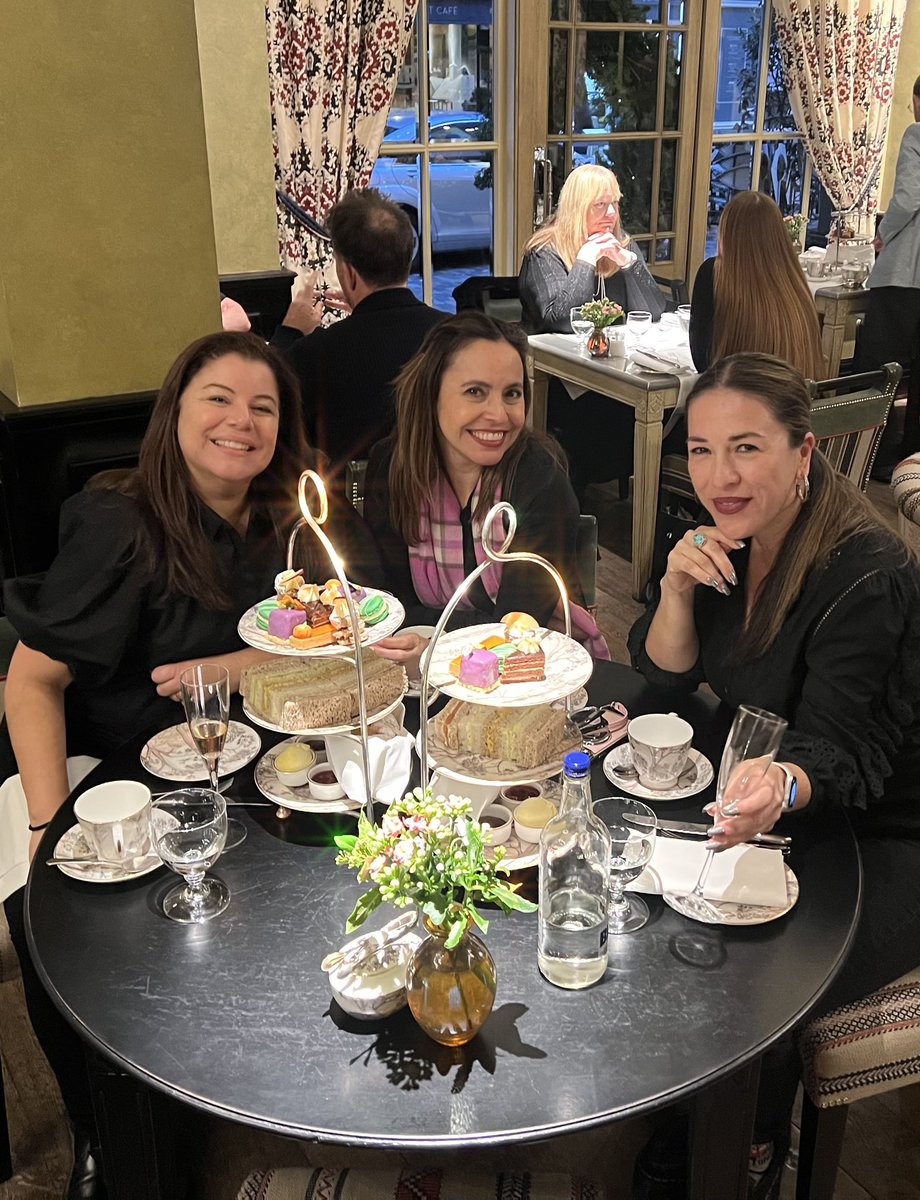 YMeza44's tweet photo. Thankful for my childhood friends that I met on the kindergarten yard. They helped shape my childhood & are my rock in womanhood. #blessed #TravelWithFriends #AmigasDelAlma #BritishTeaTime https://t.co/Ws6psGuAMq