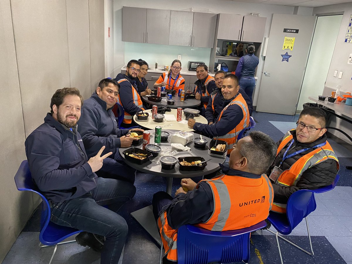 JoseDeGallardo's tweet photo. Wishing all had a great Thanksgiving! MEX team very grateful to be part of this celebration. Time to thank for happiness, family and work. @weareunited https://t.co/RPP79q9Egv