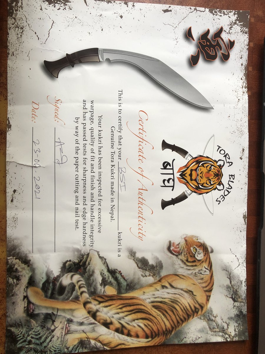 SamuraiGT502's tweet photo. Precioso Kukri original BSI(British Service Issue) cuchillo legendario de los Gurkhas, fabricado en acero de 5160 con su Karda y Chakmak, funda original de madera cubierta de piel de Yak, incluye certificado de autenticidad, Q.2500.00, menos del costo real, info por DM, RT 🙏🙏🙏 https://t.co/Ly2g8VVXMk