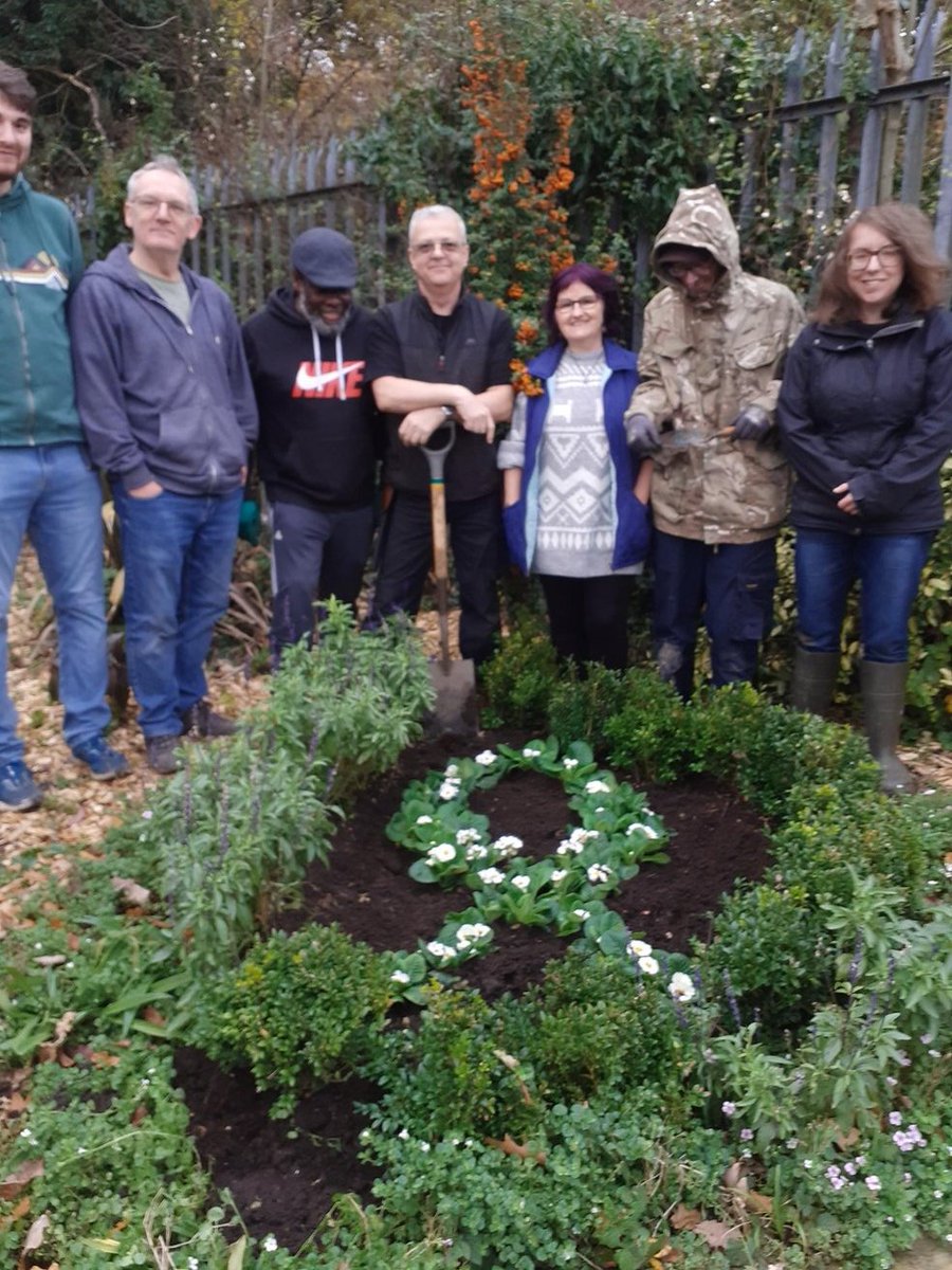 Fantastic to see volunteers in Wythenshawe Park highlighting #WhiteRibbonDay on 25th Nov. Thanks to all involved 💚💚👏 <a href="/ManCityCouncil/">Manchester City Council</a> <a href="/MCRActive/">Manchester Active</a> <a href="/MCCWythenshawe/">MCC Wythenshawe</a> <a href="/BlossomMcr/">Blossom</a> <a href="/gillylee/">💙 Gilly Lee Neighbourhood Lead @BrookNorthINT 💙</a> <a href="/JohnRooManc/">John Rooney</a> <a href="/ky1iew/">Kylie</a> <a href="/debwarrrr/">Debbie Marsden</a> <a href="/intouchwyth/">Your Local Voice newspaper</a>
