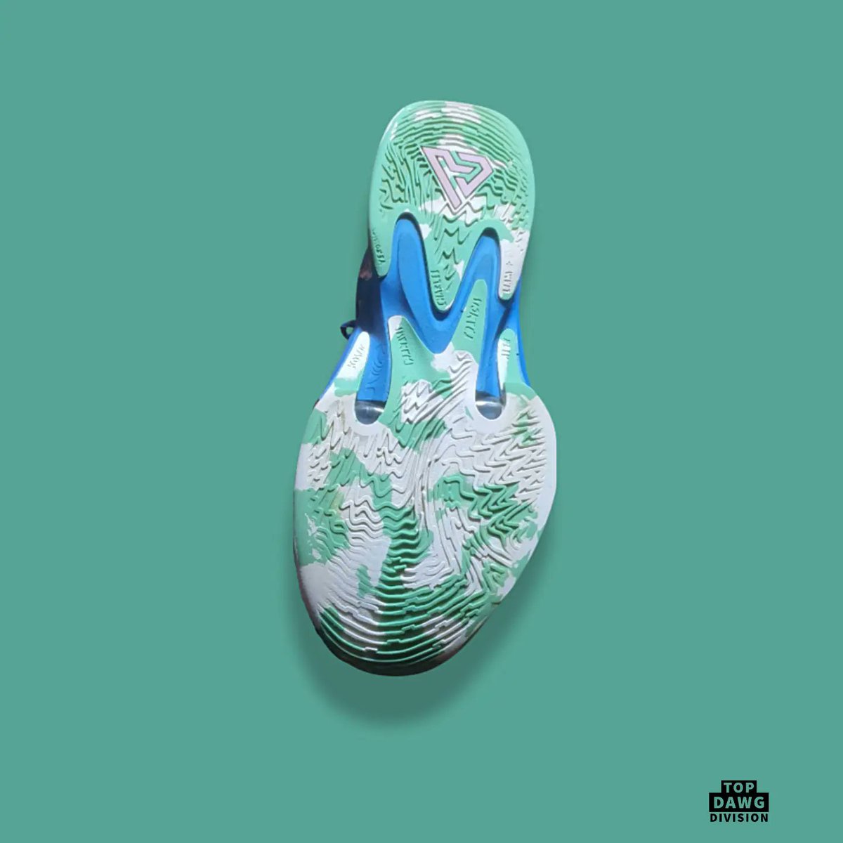 topdawgdivision's tweet photo. Nike Zoom Freak 4 "Laser Blue"
Condition: Thrift
Size : EUR 44 / US 10 / UK 9

350GHC https://t.co/kEgNJE1B3T