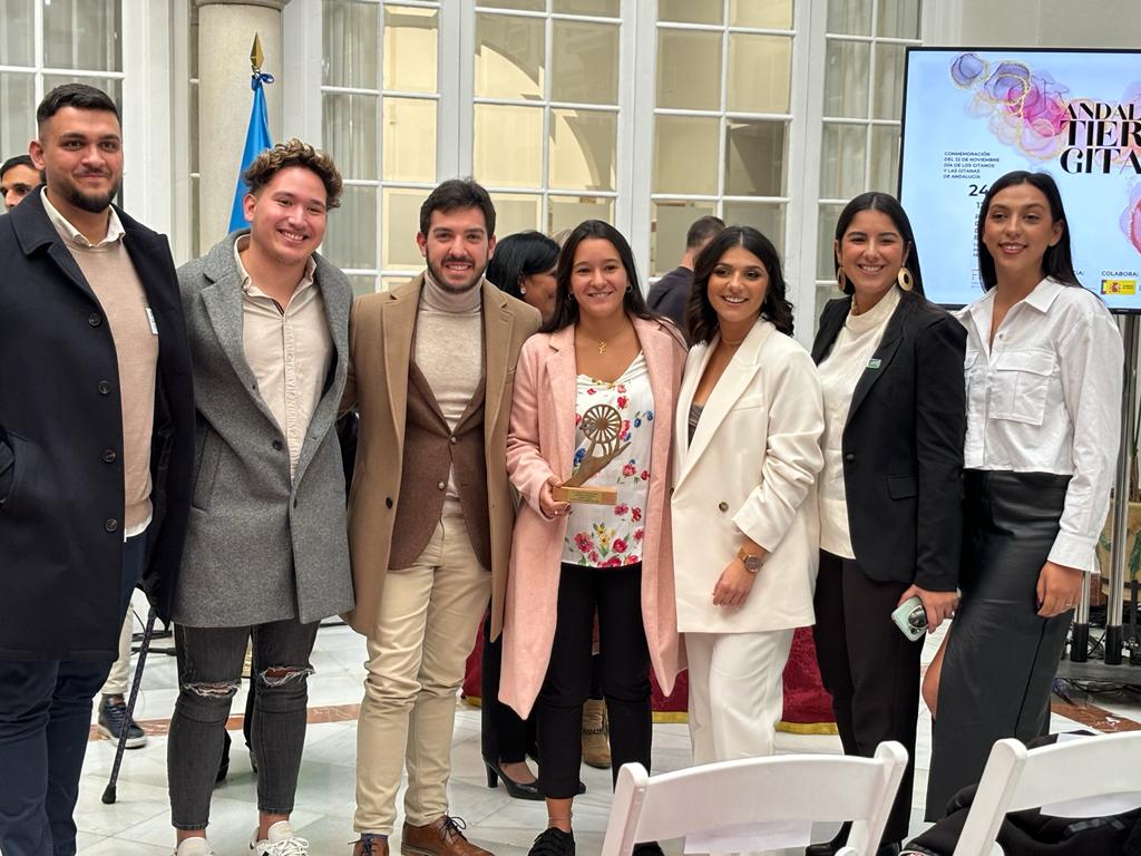 La juventud gitana ha recibido un premio por su ilusión, su talento y sus ganas de combatir en los prejuicios y los estereotipos!!!! Bravo!  ✊🏽✊🏽✊🏽✊🏽