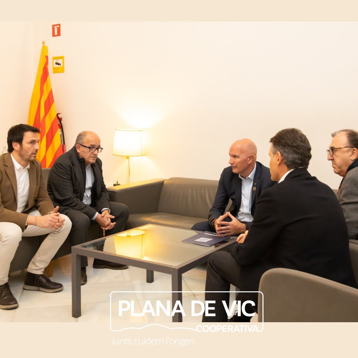 coplanadevic's tweet image. 🐄 El dimecres passat, vam tenir el privilegi d'assistir a la presentació de l’@InstitutLactic . Aquest institut, que uneix les tres peces fonamentals -producció, industria i comercialització-, té com a objectiu principal promoure i impulsar la #llet i els productes. #ramaderia