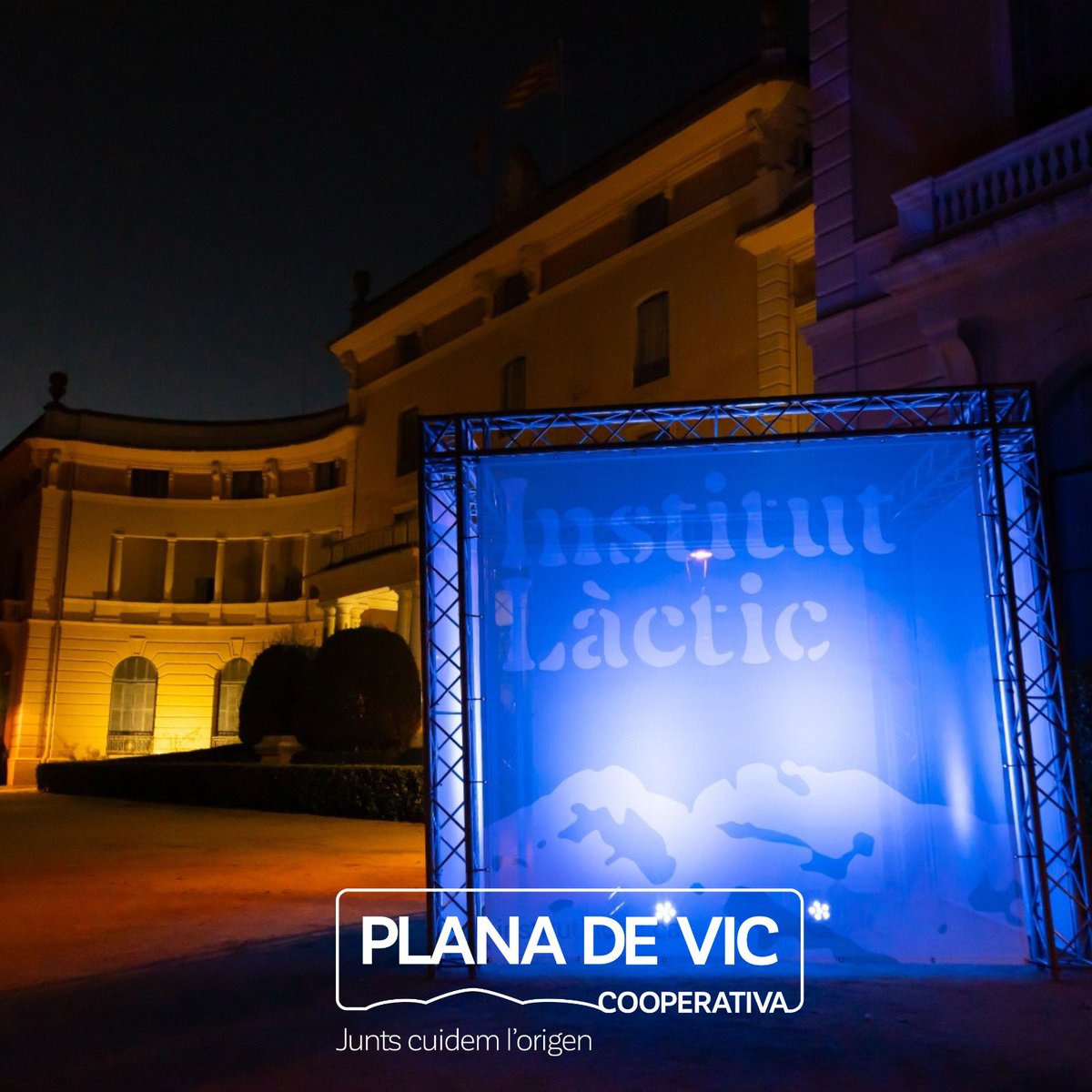 coplanadevic's tweet image. 🐄 El dimecres passat, vam tenir el privilegi d'assistir a la presentació de l’@InstitutLactic . Aquest institut, que uneix les tres peces fonamentals -producció, industria i comercialització-, té com a objectiu principal promoure i impulsar la #llet i els productes. #ramaderia
