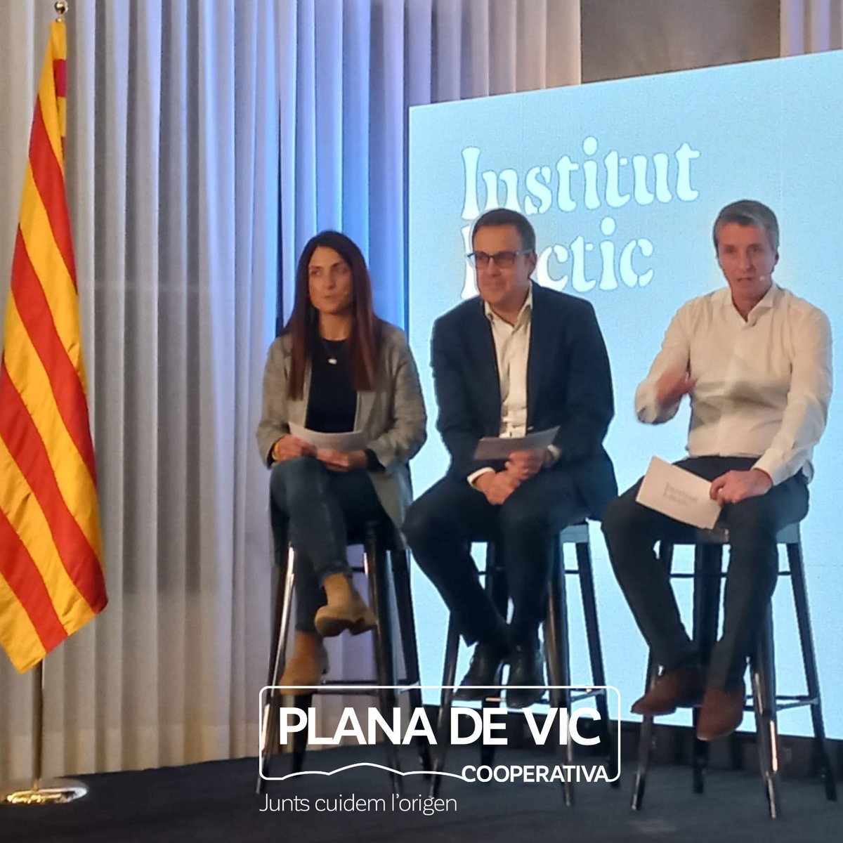 coplanadevic's tweet image. 🐄 El dimecres passat, vam tenir el privilegi d'assistir a la presentació de l’@InstitutLactic . Aquest institut, que uneix les tres peces fonamentals -producció, industria i comercialització-, té com a objectiu principal promoure i impulsar la #llet i els productes. #ramaderia