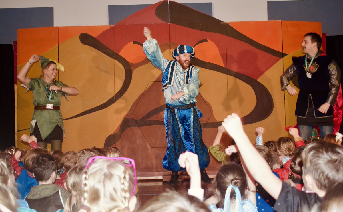 “Today’s special moments are tomorrow’s memories” - Aladdin. Today our Pantomime returned & the magic from @MandMTheatrical captured our school again! The children & staff had a wonderful morning watching Aladdin, as the Heart was filled with laughter & joy… “oh yes it was!” 🌟