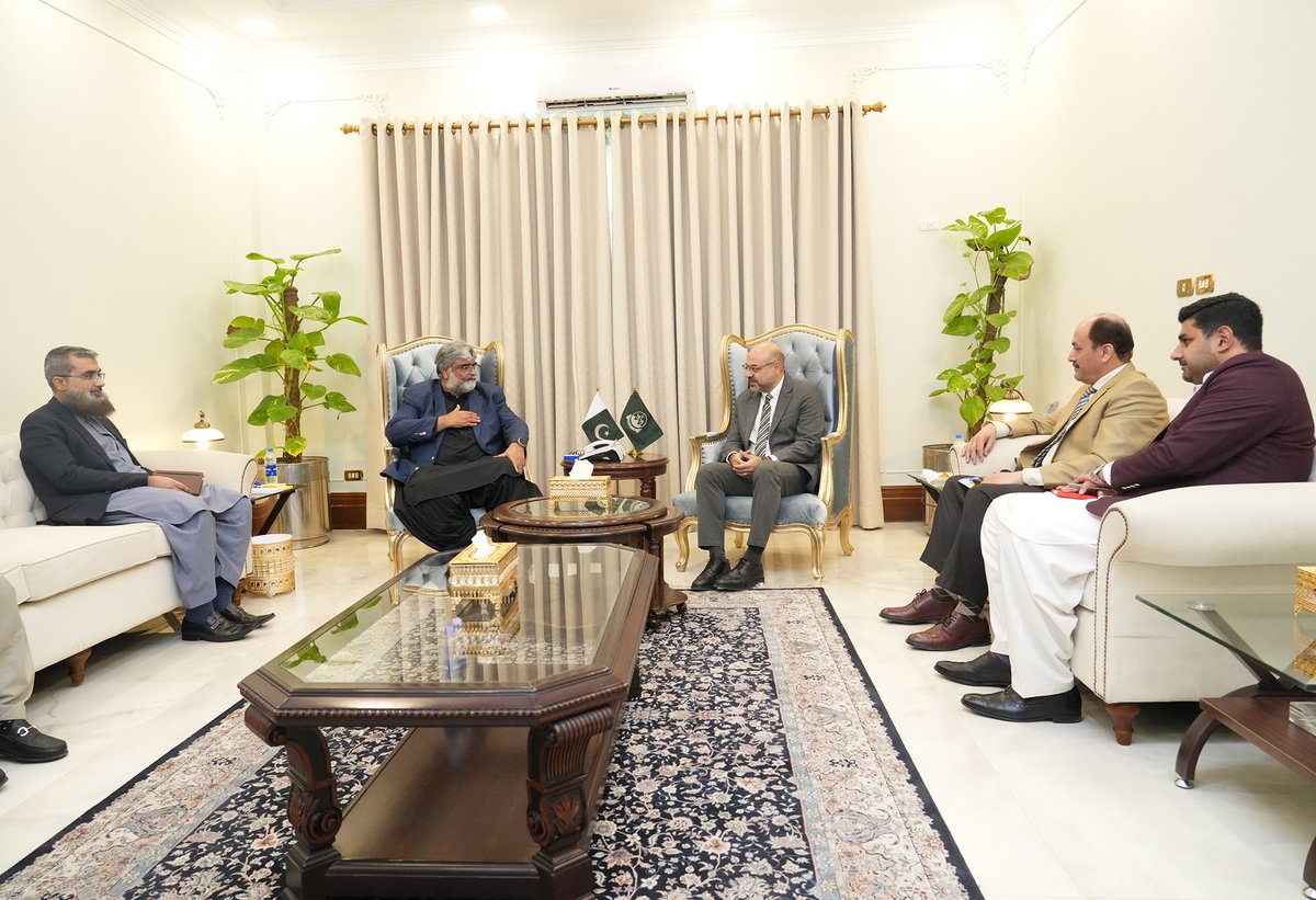 #UNDPinPakistan RR <a href="/samuelrizk/">Sam Rizk</a> met CM Balochistan H.E. <a href="/MirAliMardan/">Mir Ali Mardan Domki</a> today. The CM lauded UNDP's impactful initiatives in Balochistan and pledged full cooperation for the implementation of UNDP's diverse portfolio, spanning health, education, rule of law, and climate-resilient