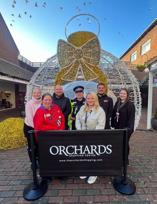 Our Officers have been spending time in the Orchards Shopping Centre In Haywards Heath on the lead up to Christmas, working with the security team and local shops.
#MidSussex #PCSO42162 #PartnershipWorking.