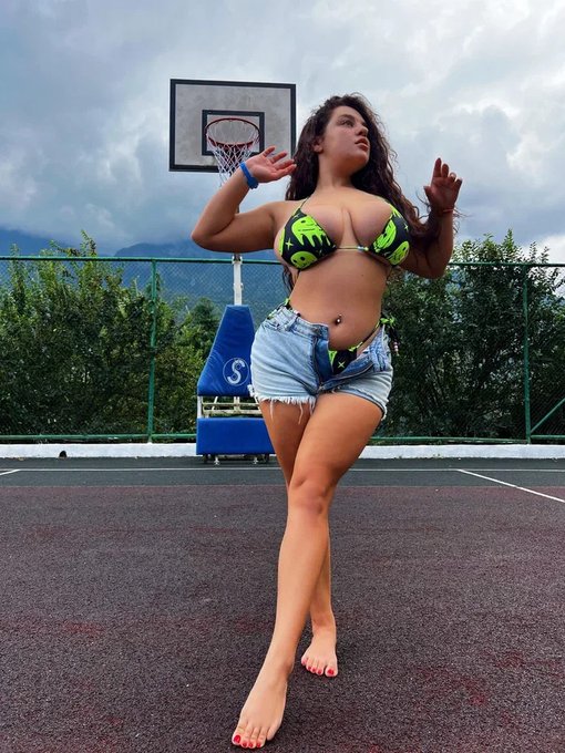 Basketball player's wife🤭💗 Now I'm looking for my player Anyone interested? https://t.co/bb87GbfWmm<a href="/tag/mondaymood"class="tags"><span>#mondaymood</span></a>