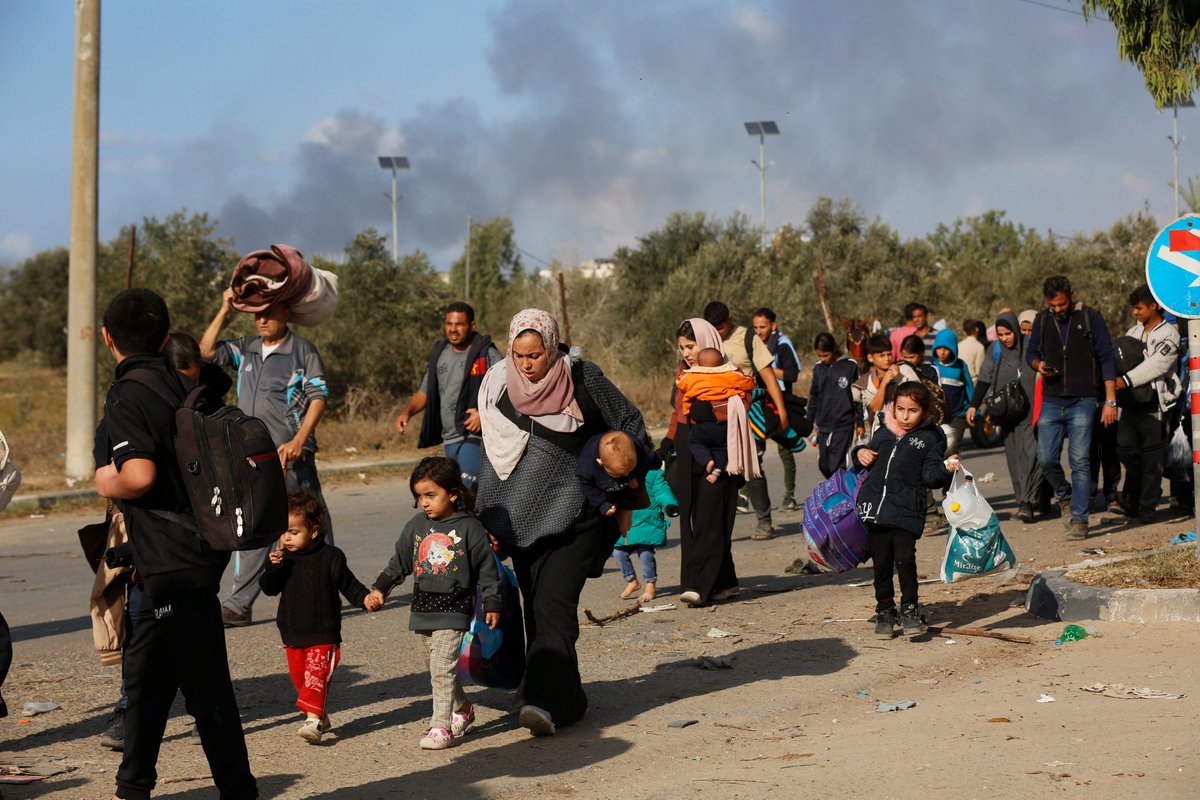 RojoRojitoVE's tweet photo. #24Nov #UNRWAes "En las últimas semanas, hemos presenciado el mayor desplazamiento de palestinos desde 1948. Un éxodo ante los ojos del mundo. El nivel de destrucción y pérdida en #Gaza es incalculable.
#GenocidioEnGaza https://t.co/WkjCQYyhcE