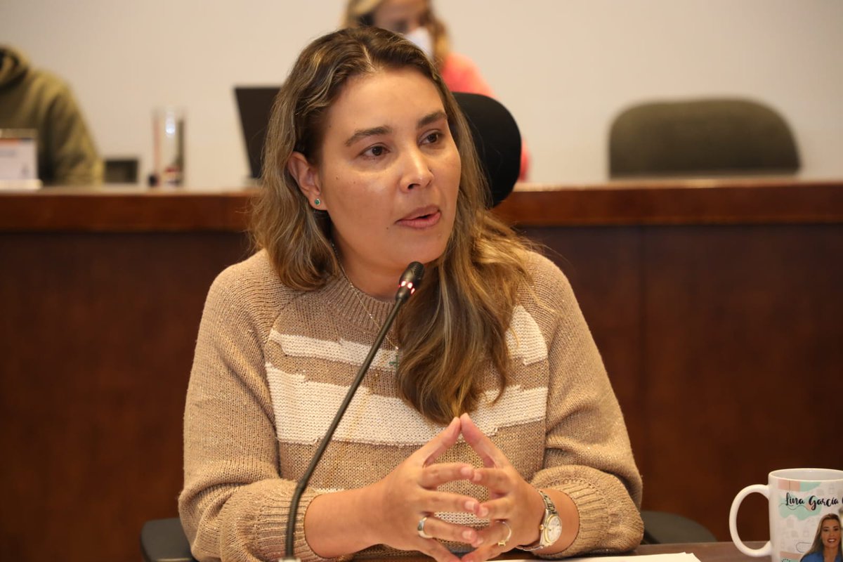 ConcejoMedellin's tweet photo. @AlfredoRamosM "Quiero recordar e irme al pasado porque no quiero que dejemos de lado la realidad de las víctimas de edificaciones enfermas para que no dependan de la voluntad política del Alcalde de turno que llega a ver si les cobran un impuesto predial" @LinaGarciaGanan https://t.co/csk4LFS6px