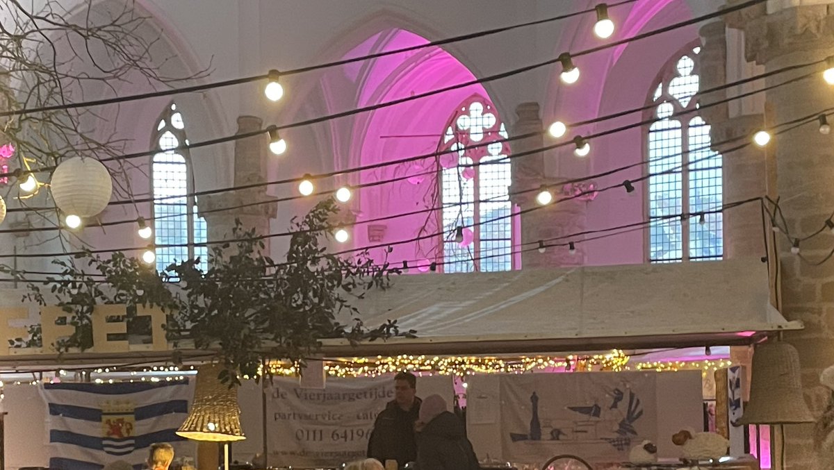 Rondje gedaan over de #winterfair in de #Nicolaaskerk in #Brouwershaven. Wat een mooi winterevenement! #streekholder <a href="/LeefbaarSD/">Leefbaar S-D</a>