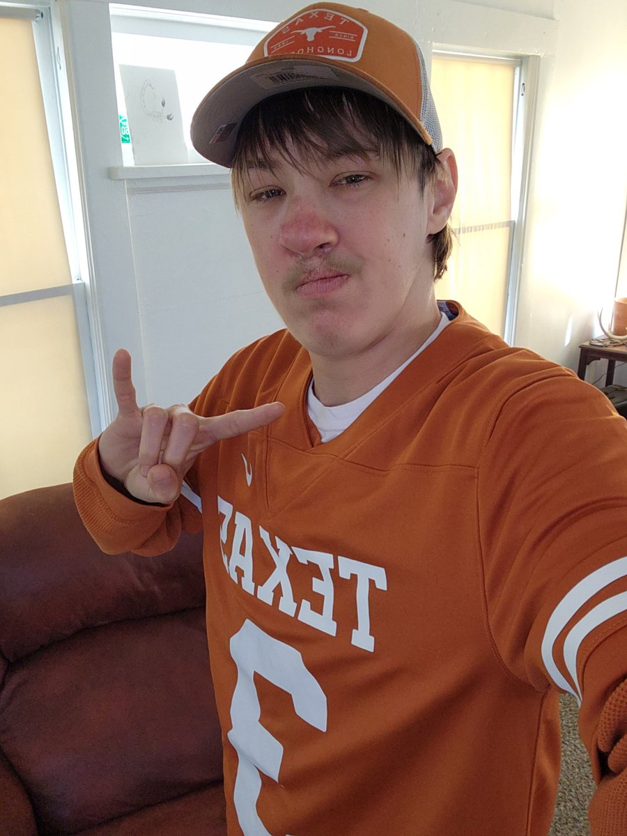 It's Gameday LonghornNation! I slept like a stuffed pig last night and I'm ready for 6:30! Get those Horns up and Beers cracked Longhorns bout to kick some raider ass!!