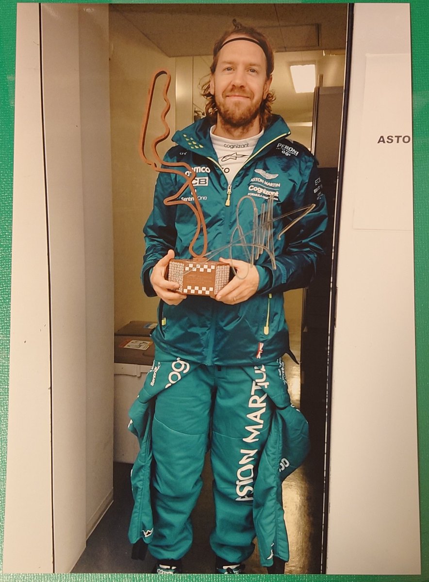 kenji_f1's tweet photo. 1年前か🏆

ずっと前の出来事のような…🏆

不思議な感覚だ🏎🏁

@AstonMartinF1

#vettel #伊勢型紙アート #papertrophy #鈴鹿市伝統工芸品 https://t.co/ml5BSgrBha