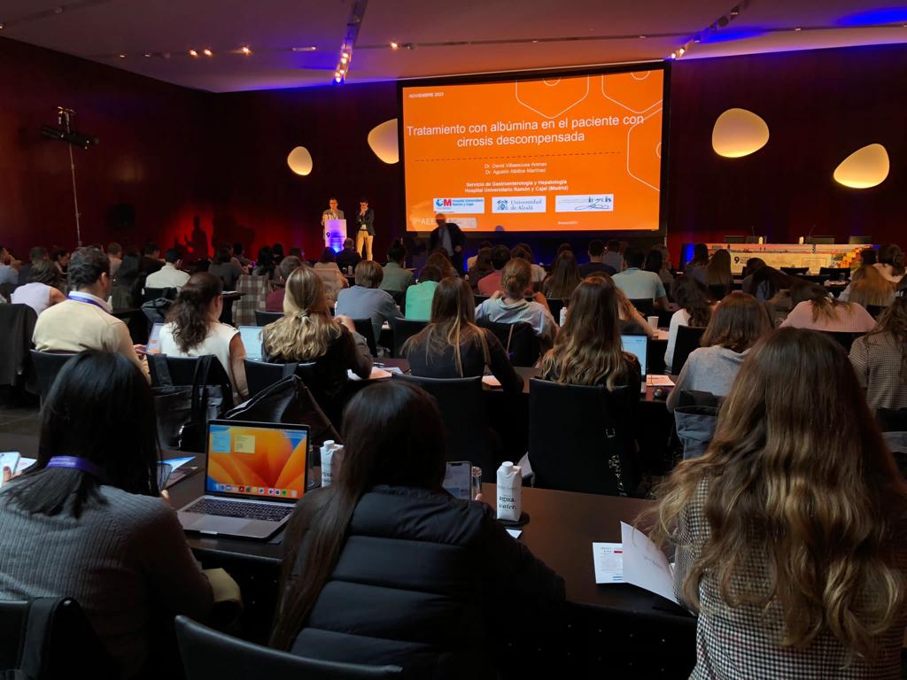 AEEHLiver's tweet photo. 🧡Lleno hasta la bandera en el 9º curso para #resisAEEH.
Mañana, más temas:
🔸Hepatitis aguda alcohólica
🔸Taller de Hepatocarcinoma
🔸Criterios de Trasplante en Cáncer Hepático
#livertwitter https://t.co/Wc4rzgkd9B