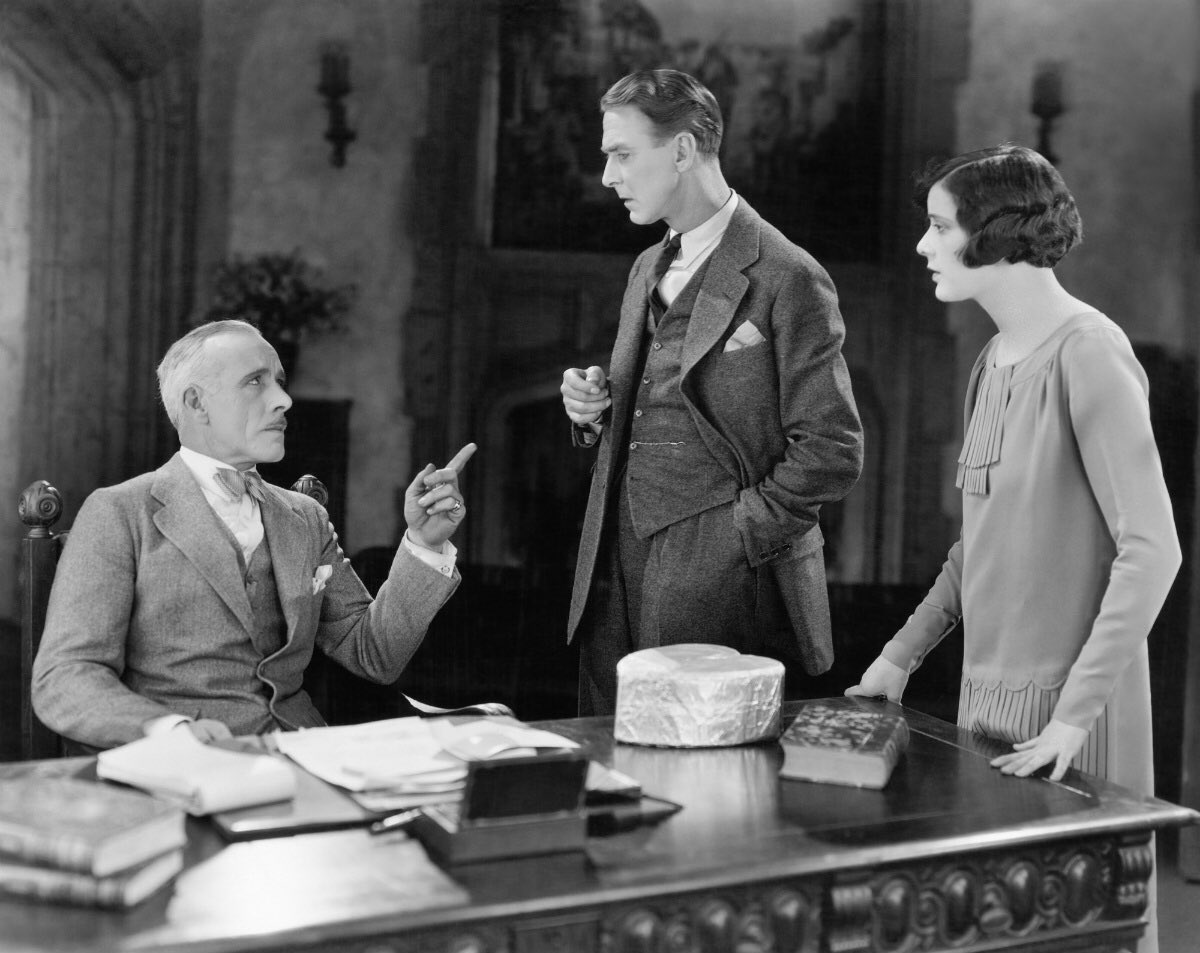 DeadHansCastorp's tweet image. —DHC, var du verkligen tvungen att börja dina festligheter klockan 15?
—Jag är i en annan tidszon
—En timmes skillnad, din lilla skurk. I vilket land är någon redan berusad klockan 16:15?
—Landet jag är i,chef
—Din mötesprestation: katastrof
Fallskärmen öppnade uppenbarligen inte