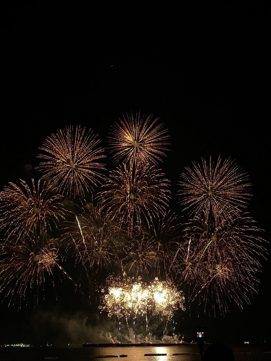 ixmemmi's tweet photo. Fireworks w/@_AKHINN 🎇💖 https://t.co/7pV32dbM0g