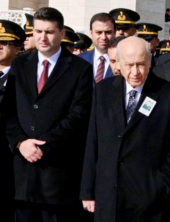 Erzincanımızın Yüz Akı Ülkücülerin Yololbaşcısı Ağzından Çıkan Her Kelimeyi Emir Telakki Ederiz.🇹🇷

MHP Genel Başkanı Sayın #DeveletBahçeli
Ülkü Ocakları Genel Başkanı
Sayın #AhmetYiğitYıldırım