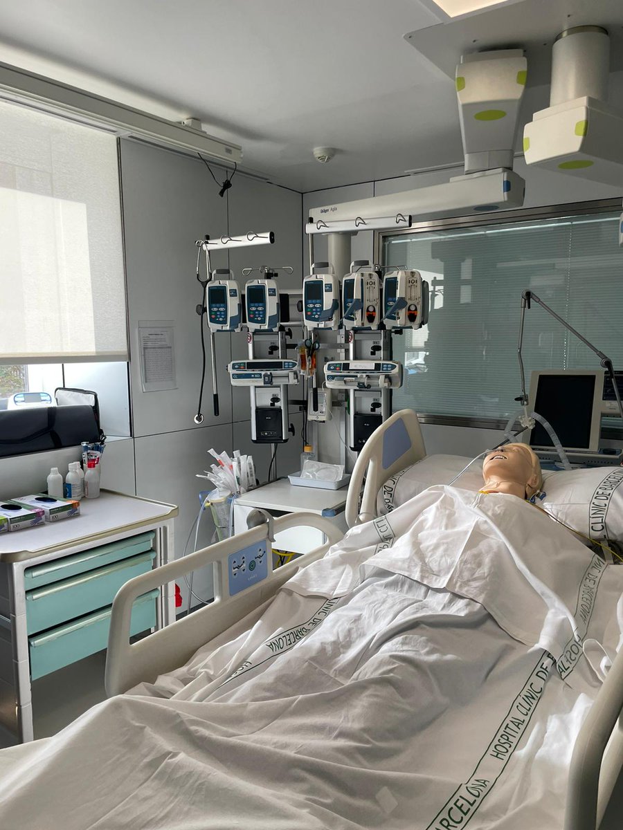anestclinicbcn's tweet photo. 2a Jornada de Simulación multidisciplinar sobre Soporte Vital #SVA en la #UCIQ @anestclinicbcn @hospitalclinic liderada por los Drs Magaldi, Carramiñana @albecad, Jacas y A.Diz de #SIMCLINIC. Se realizaron talleres, casos clínicos y debriefing. ¡Gran trabajo en equipo! https://t.co/zQewmpotPX