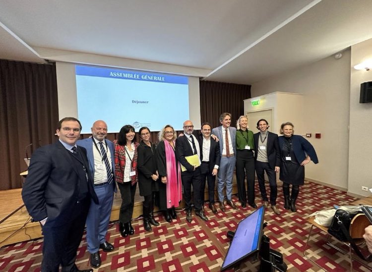 Les nouveaux élus du bureau de la <a href="/Conf_Batonniers/">ConférenceBâtonniers</a> 
Bravo à vous les amis heureux que vous nous rejoignez dans l’aventure 2024-2025
@FabienArakelian <a href="/M_Dutat/">Dutat</a> <a href="/MTraqueur/">Stephane Giuranna</a> <a href="/KarineRivoallan/">Karine Rivoallan#FreeCécileKohler#FreeJacquesParis</a> <a href="/NesaSte/">Stéphane_NESA</a> <a href="/Lpavocat/">Laurent Payen</a> <a href="/Lpavocat/">Laurent Payen</a> 🫶🤟