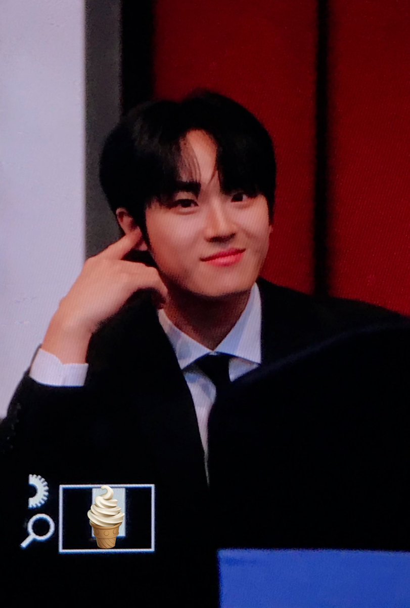 soft_mood's tweet photo. 231124 😇😇😇.........
#골든차일드 #GoldenChild #배승민 #승민 https://t.co/pJx3rjIU36