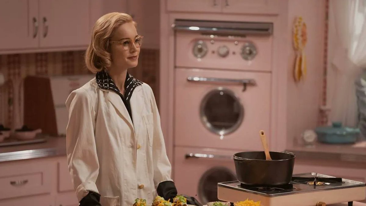 BFFTVontheRadio's tweet photo. Fire up your hot rollers AND your Bunsen burner, because this week we're talking LADIES who do SCIENCE. Tune in to join our chat about @AppleTV's Lessons in Chemistry, this Sunday at 10am PT on https://t.co/8mY3OUd6ew. https://t.co/rbXn6OfESi