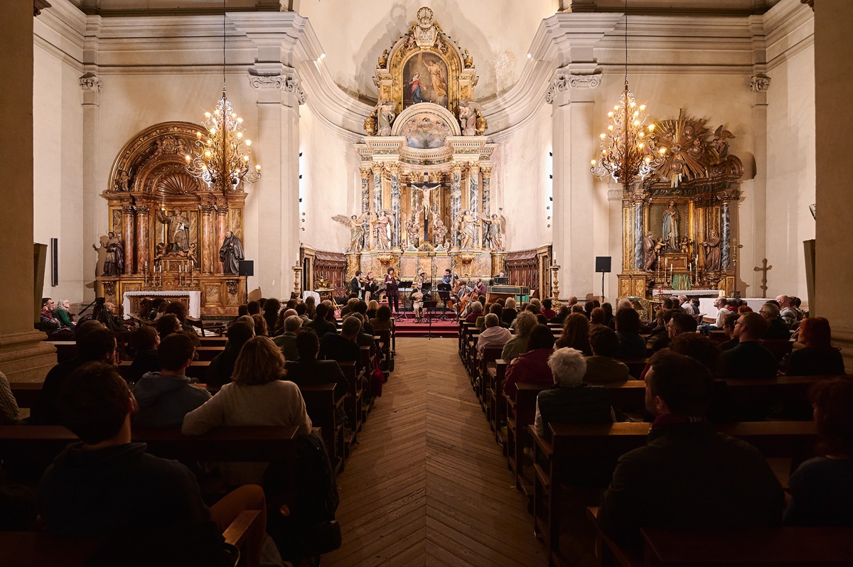 JMCatalunya's tweet photo. Aquesta setmana hem celebrat el Dia de Santa Cecília, patrona dels músics, amb el #concert de The @MinistersOfPast a l'oratori de Sant Felip Neri de #Barcelona en el marc del Festival Clàssics de la @CasaClassics 🎶 https://t.co/ClTtOwSUVp