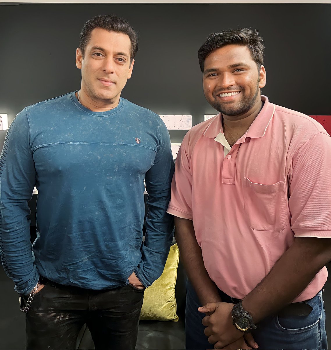 Finally The Day Has Arrived Clicked with Megastar of Bollywood @BeingSalmanKhan Post an Success Interview of his latest #Tiger3 aa it has Crossed 400Cr Over Boxoffice . . #SalmanKhan #SalmanaKhan #Salmankhanfans #SalmanKhan𓃵 #Salman #Tiger3Review #Tiger3