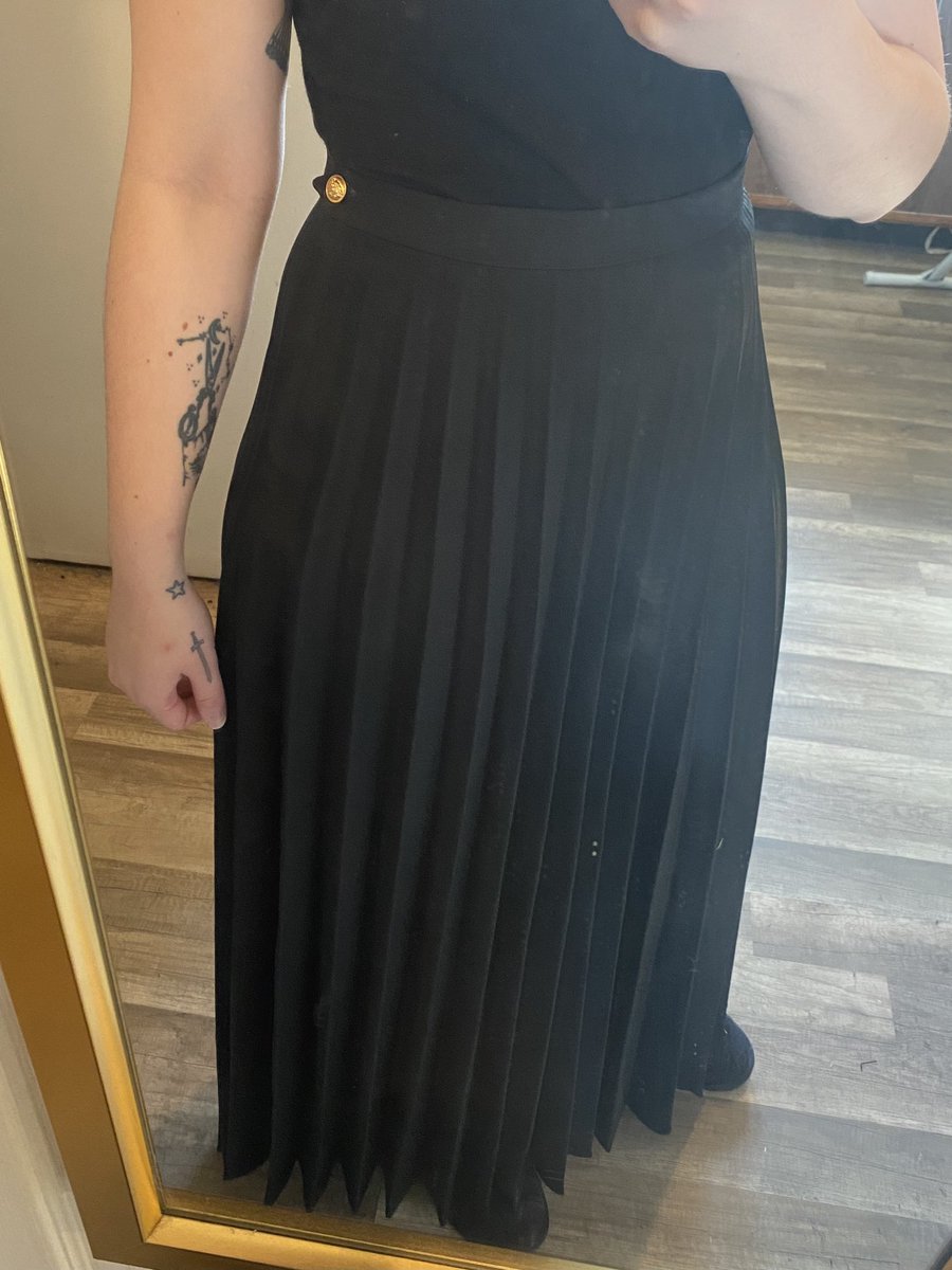 Hanging by a Thread 🧵🪡 tweet media