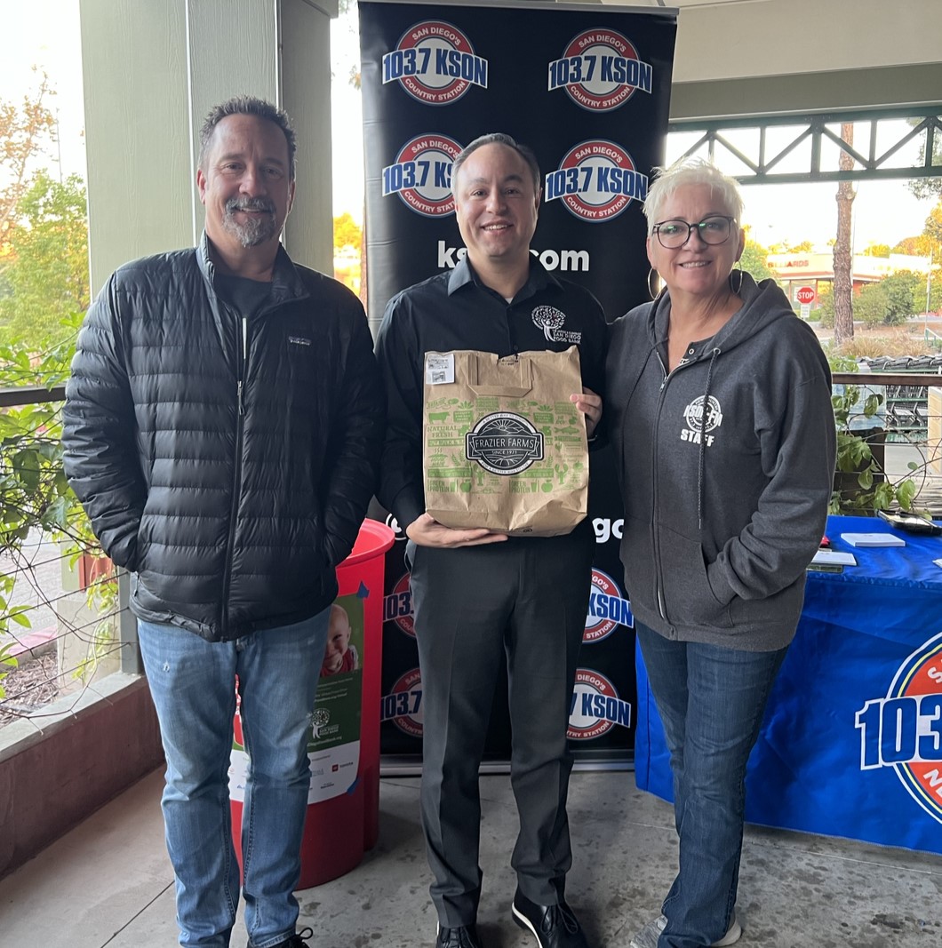 SDFoodBank's tweet photo. BIG thank you to our friends, John &amp; Tammy from 103.7 KSON for hosting their annual Food Fund with Frazier Farms Market to help raise much-needed nonperishable food donations for local families in need this holiday season! 🛒🥫 #FoodFund #JohnandTammy #1037KSON https://t.co/2OgLpSyNKn