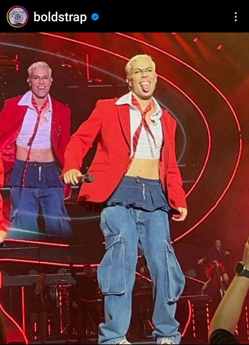 carlafrtoficial's tweet photo. A grife @boldstrap #boldstrap esta investindo muito no @christiancha #christianchavez para a #soyrebeldetour estou apaixonada nos #looks #Inovação na indústria da #modainclusiva. Nem as meninas tem looks tão #icônicos assim! https://t.co/XHkaEbgJVD