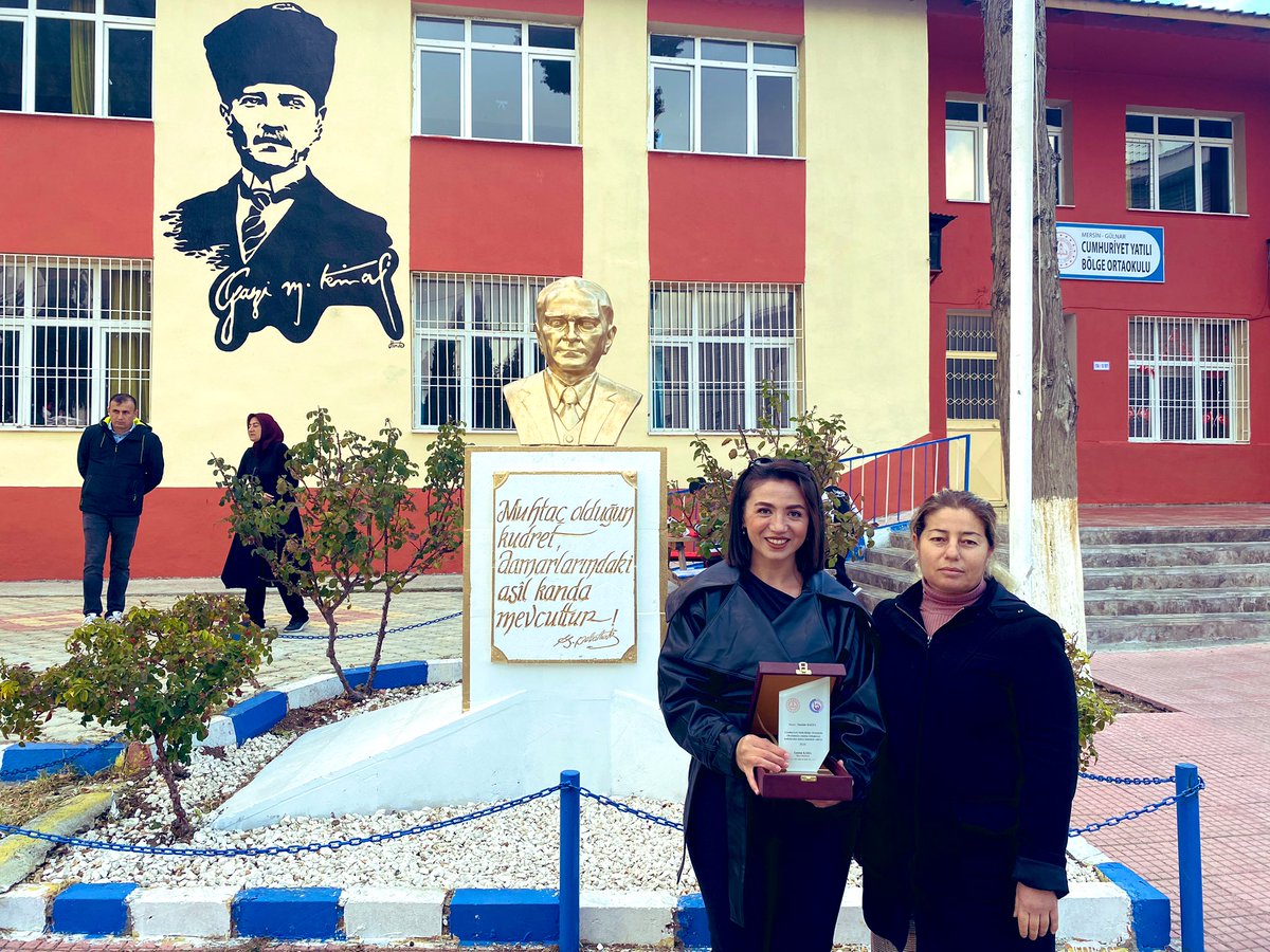 CumhuriyetYbo's tweet photo. Okulumuza katkılarından dolayı Hamide BAĞCI öğretmenimize teşekkür eder öğretmenler gününü kutlarız.🫶🧿🌺#iyikimersindeöğretmenim #bizbüyükbiraileyiz #24kasimogretmenlergunu @baygun53 @fazilet_durmus @FatihBurgut @h_kadim33 @MikailEREN33 @AhmetMetinTURH1 @slhttnkyz33 @GulnarMEM https://t.co/dTxP6C3I1R