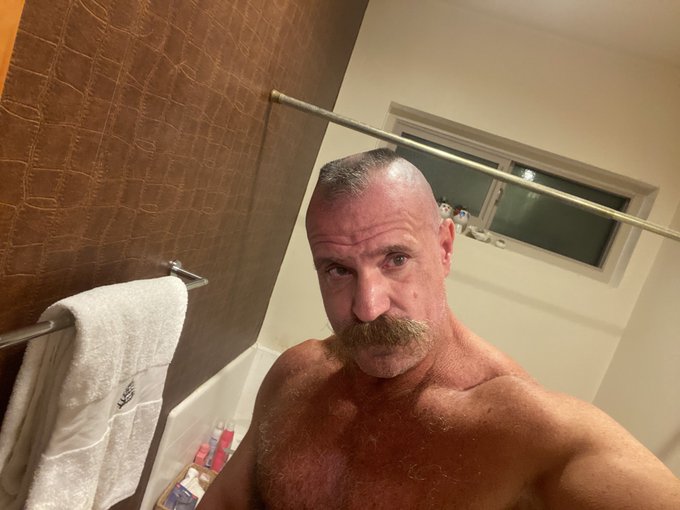 Who&rsquo;s at CLAW LA and wants to go get &lsquo;Shoed with me this morning? #horseshoeflattop https://t.co/HyA<a href="/tag/horseshoeflattop"class="tags"><span>#horseshoeflattop</span></a>