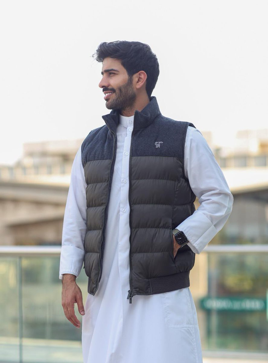SRcoat's tweet photo. Model SR25: 

كحلي او أخضر مع لون رمادي
 
سديري مصنوع من البوليستر الكحلي أو اخضر مع الصوف الرمادي
لا يغسل نهائياً

متوفر حاليا في موقعنا الالكتروني
Now available in our website and shops

https://t.co/sYXY4fSvTq https://t.co/kwsreEsWhr
